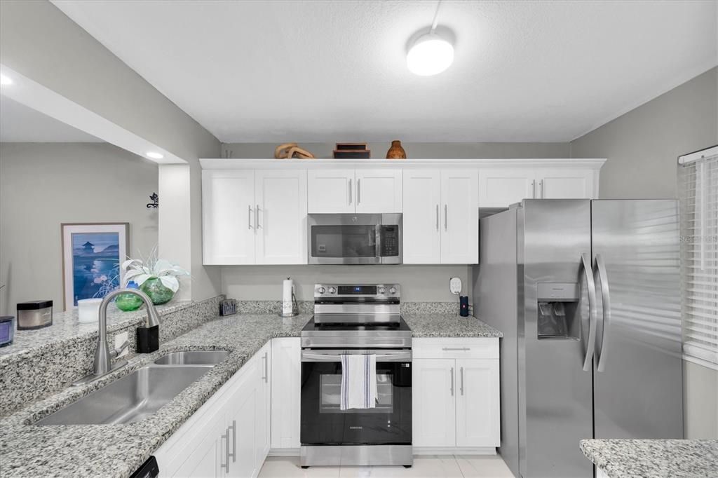 For Sale: $124,900 (1 beds, 1 baths, 682 Square Feet)