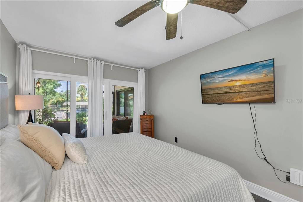 For Sale: $124,900 (1 beds, 1 baths, 682 Square Feet)