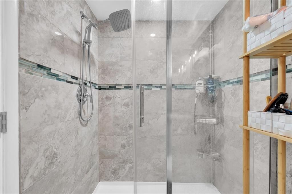 For Sale: $124,900 (1 beds, 1 baths, 682 Square Feet)