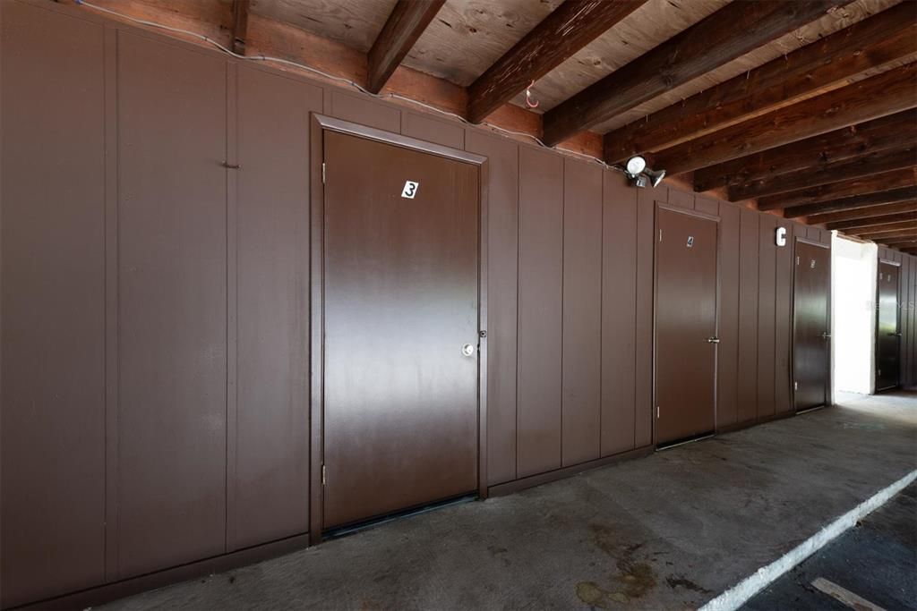 For Sale: $124,900 (1 beds, 1 baths, 682 Square Feet)