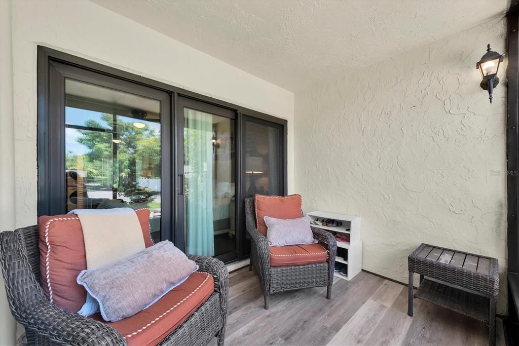 For Sale: $124,900 (1 beds, 1 baths, 682 Square Feet)