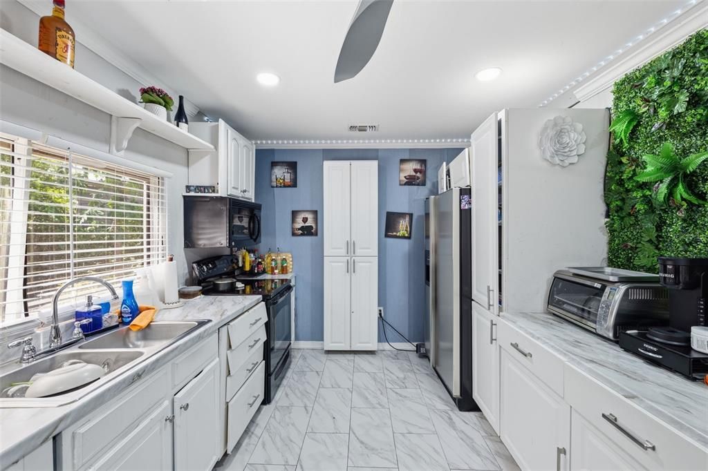 For Rent: $2,200 (2 beds, 1 baths, 1000 Square Feet)
