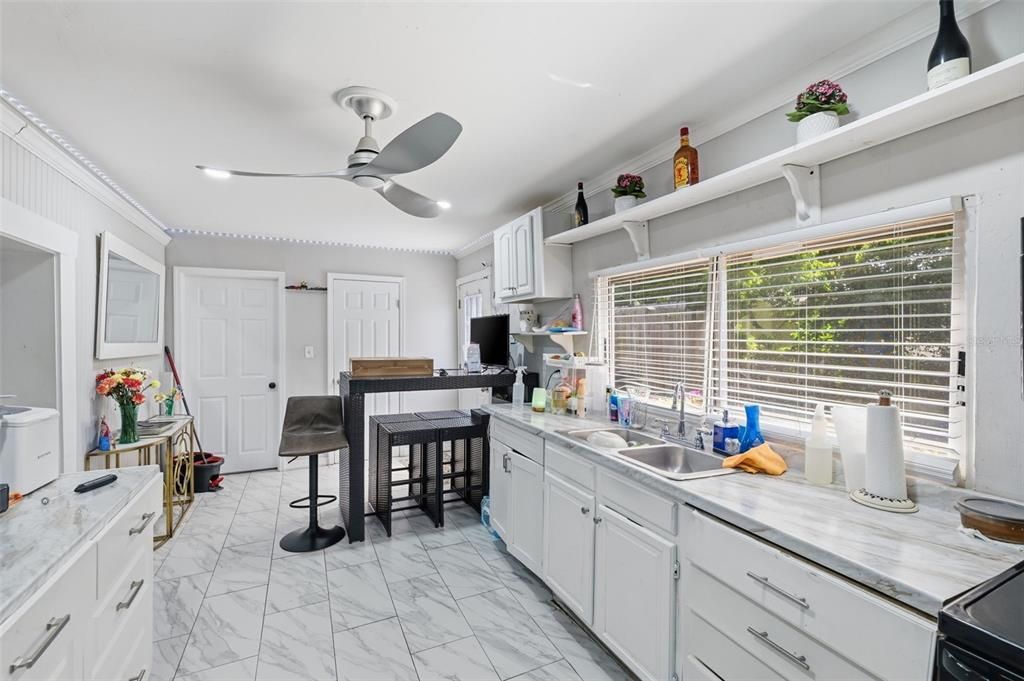 For Rent: $2,200 (2 beds, 1 baths, 1000 Square Feet)