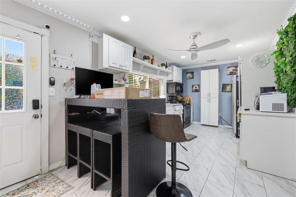 For Rent: $2,200 (2 beds, 1 baths, 1000 Square Feet)