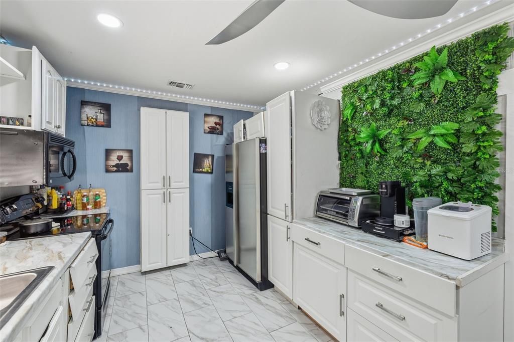 For Rent: $2,200 (2 beds, 1 baths, 1000 Square Feet)