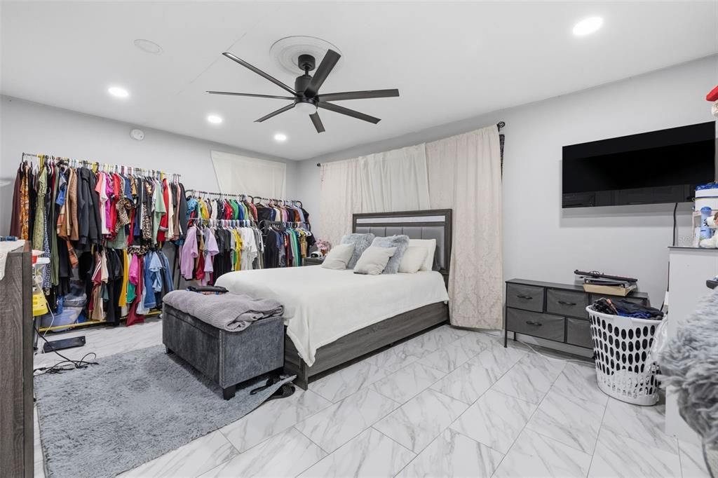 For Rent: $2,200 (2 beds, 1 baths, 1000 Square Feet)