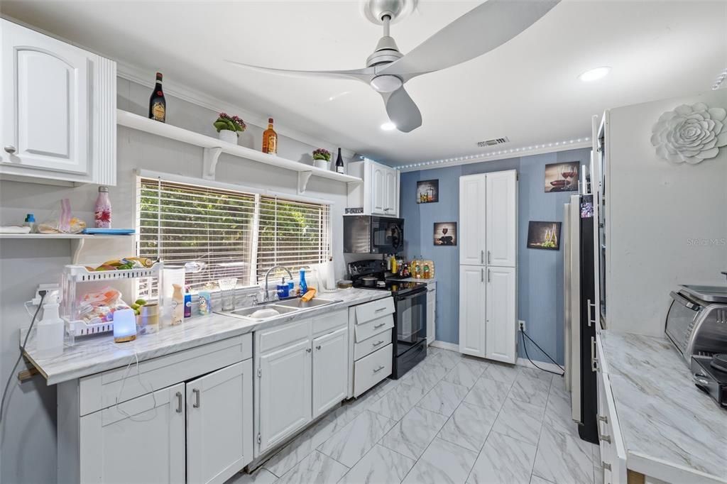 For Rent: $2,200 (2 beds, 1 baths, 1000 Square Feet)