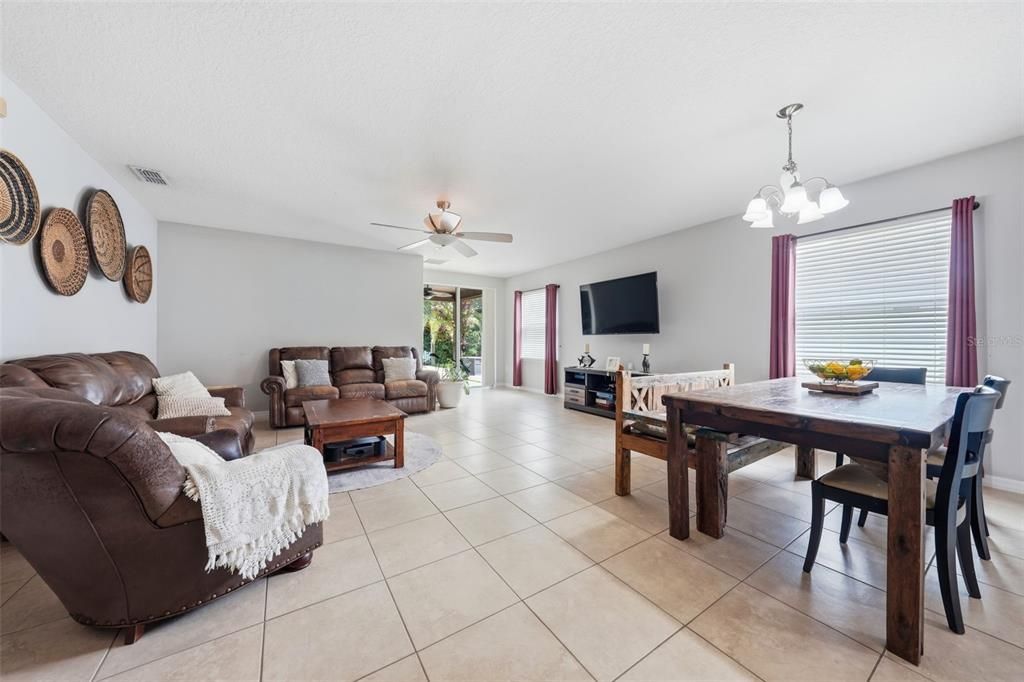 En Venta: $379,900 (3 camas, 2 baños, 1706 Pies cuadrados)