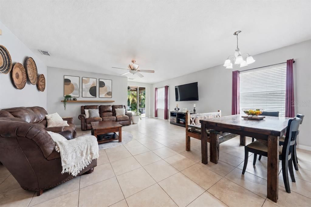 En Venta: $379,900 (3 camas, 2 baños, 1706 Pies cuadrados)