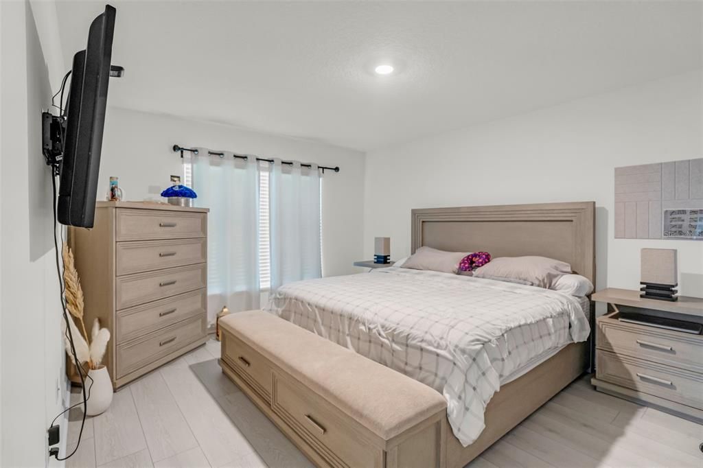 На продажу: $340,000 (4 спален, 2 ванн, 1830 Квадратных фут)