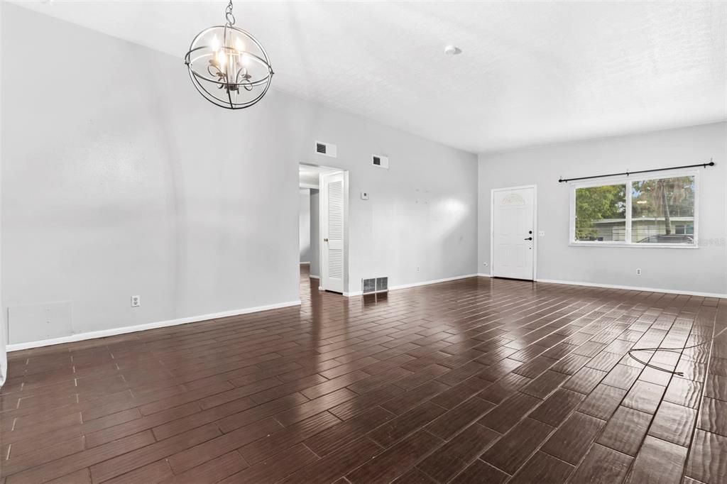 For Sale: $345,000 (3 beds, 2 baths, 1620 Square Feet)