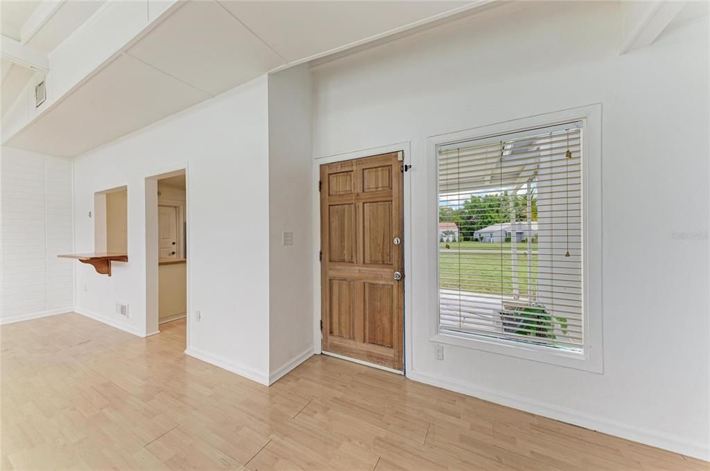 For Rent: $2,500 (4 beds, 3 baths, 1754 Square Feet)