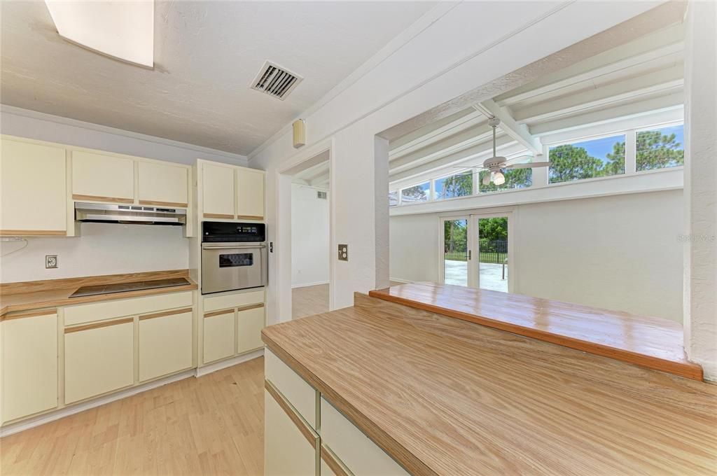 For Rent: $2,500 (4 beds, 3 baths, 1754 Square Feet)