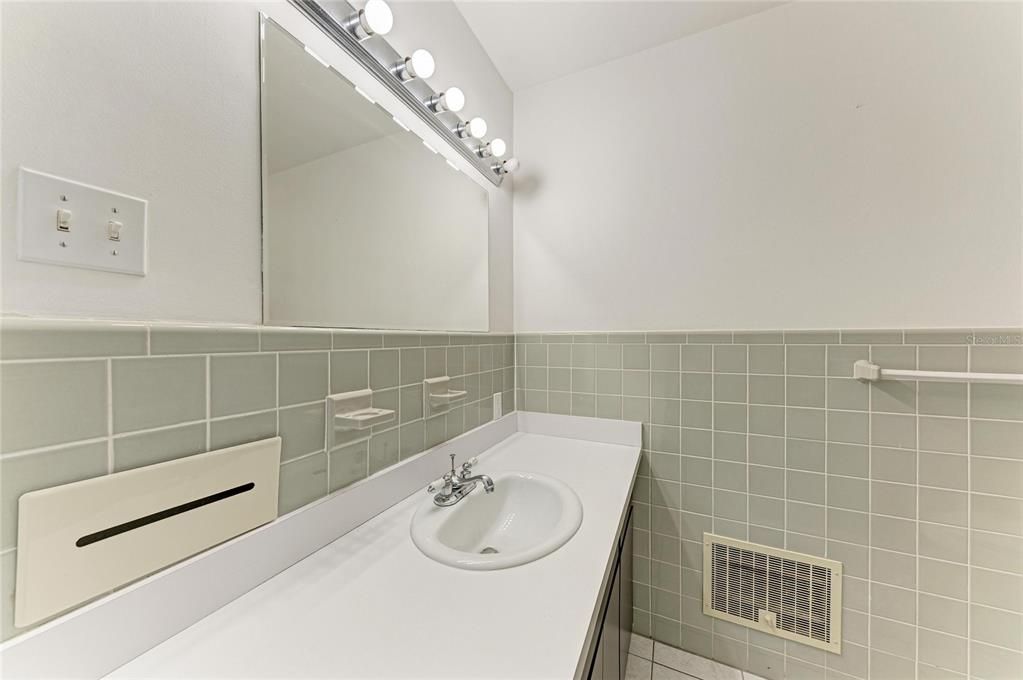 For Rent: $2,500 (4 beds, 3 baths, 1754 Square Feet)