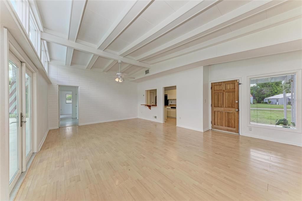For Rent: $2,500 (4 beds, 3 baths, 1754 Square Feet)