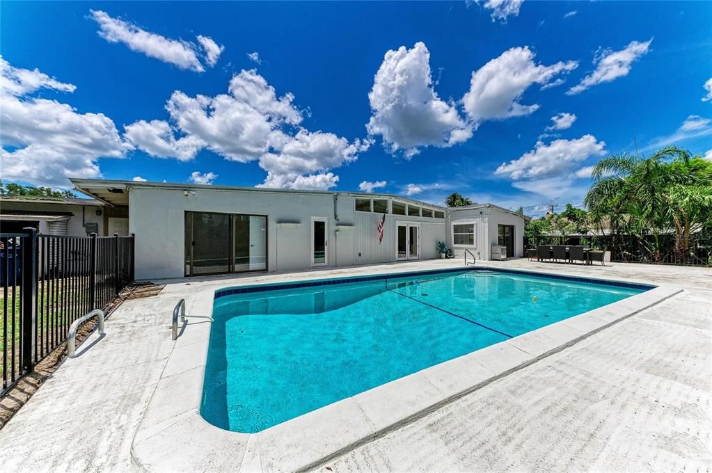 For Rent: $2,500 (4 beds, 3 baths, 1754 Square Feet)