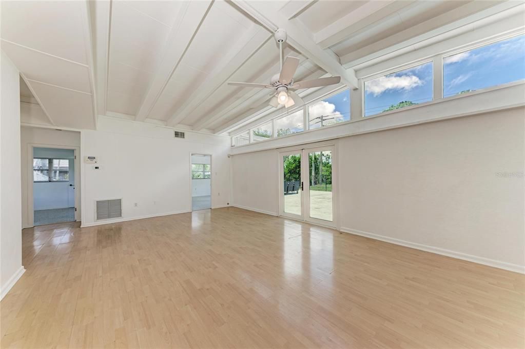 For Rent: $2,500 (4 beds, 3 baths, 1754 Square Feet)