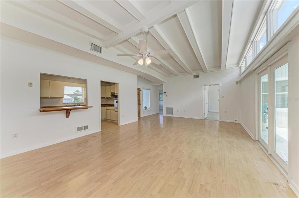 For Rent: $2,500 (4 beds, 3 baths, 1754 Square Feet)