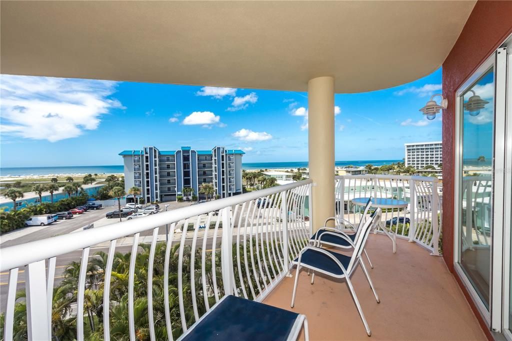 For Rent: $3,900 (2 beds, 2 baths, 914 Square Feet)