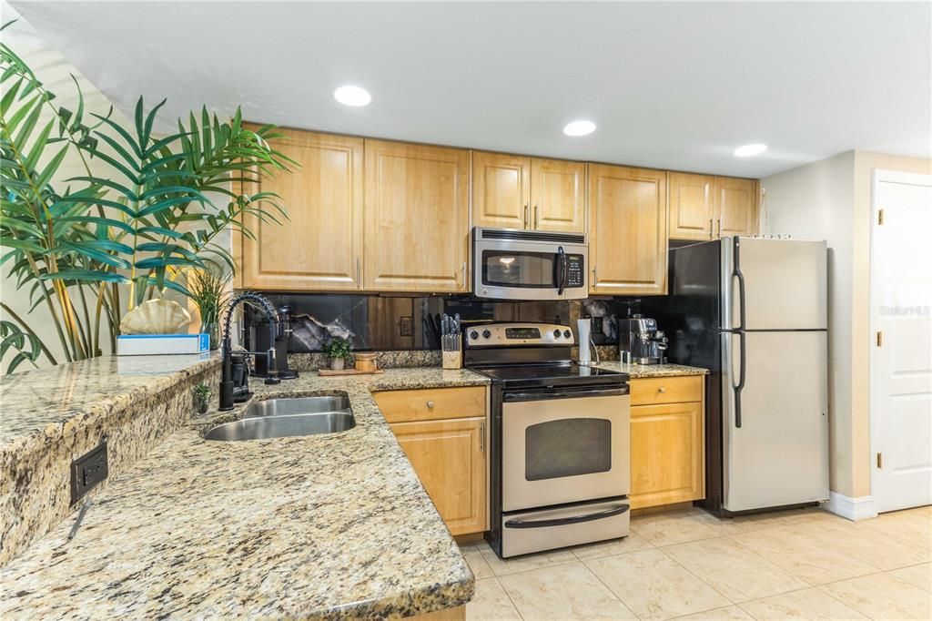 For Rent: $3,900 (2 beds, 2 baths, 914 Square Feet)