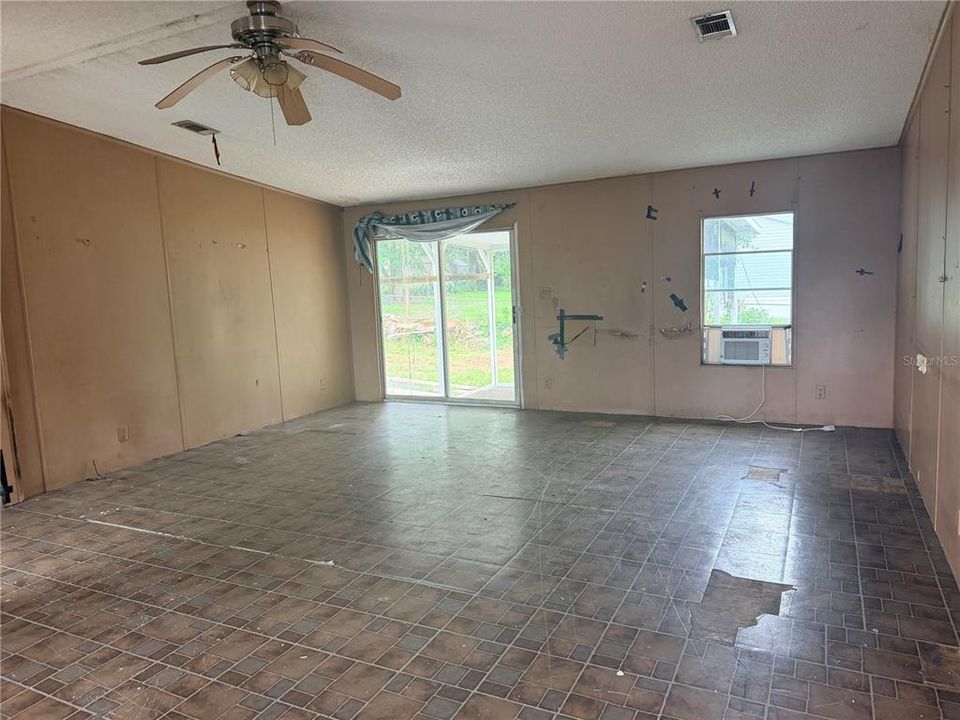 For Sale: $25,000 (3 beds, 2 baths, 1482 Square Feet)