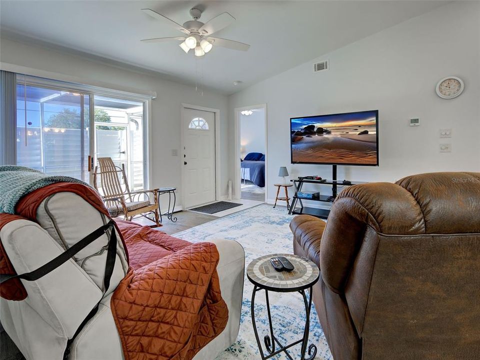 For Sale: $152,000 (2 beds, 2 baths, 1070 Square Feet)