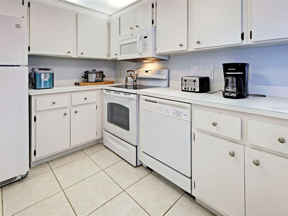 For Sale: $152,000 (2 beds, 2 baths, 1070 Square Feet)