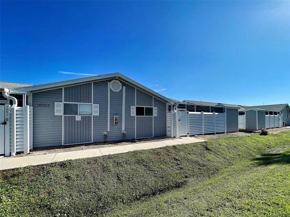 For Sale: $152,000 (2 beds, 2 baths, 1070 Square Feet)