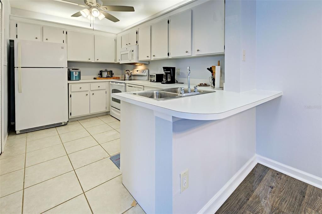 For Sale: $152,000 (2 beds, 2 baths, 1070 Square Feet)