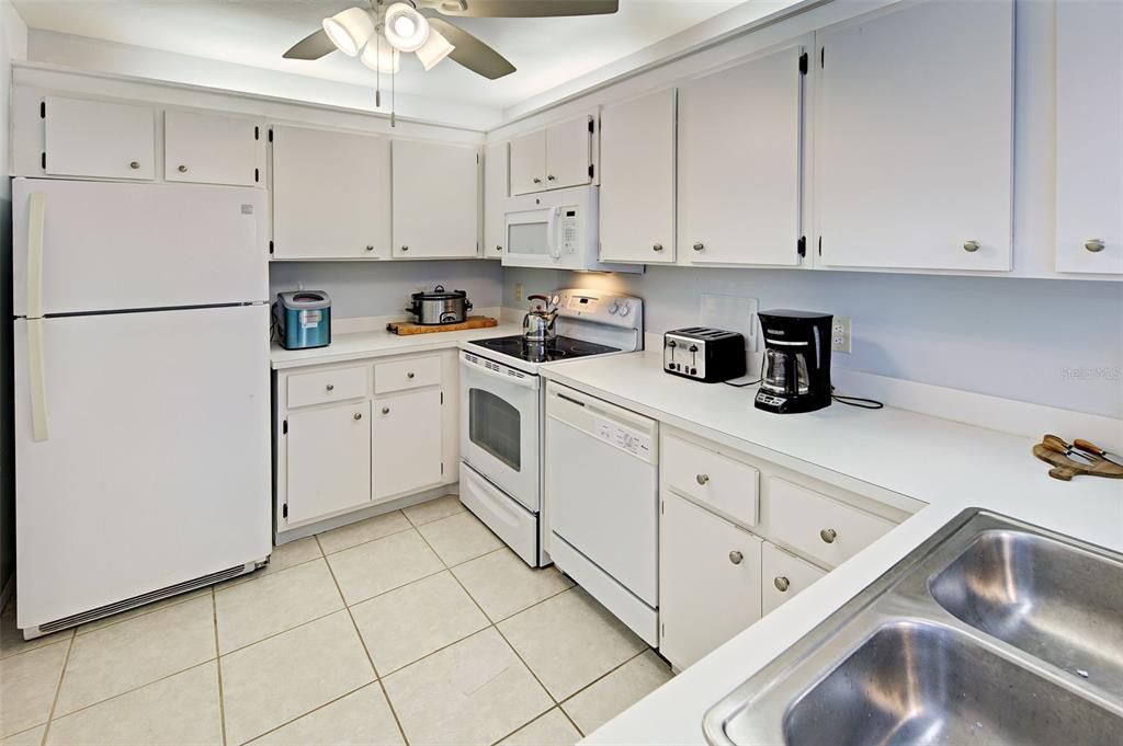 For Sale: $152,000 (2 beds, 2 baths, 1070 Square Feet)
