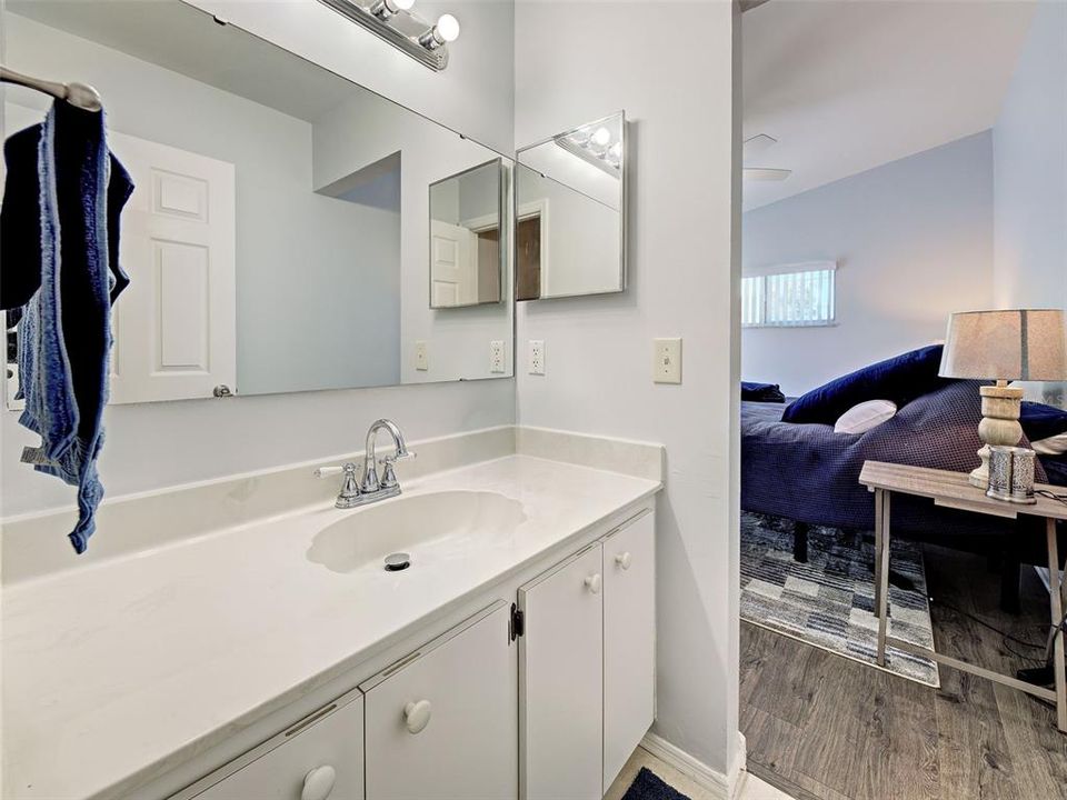 For Sale: $152,000 (2 beds, 2 baths, 1070 Square Feet)