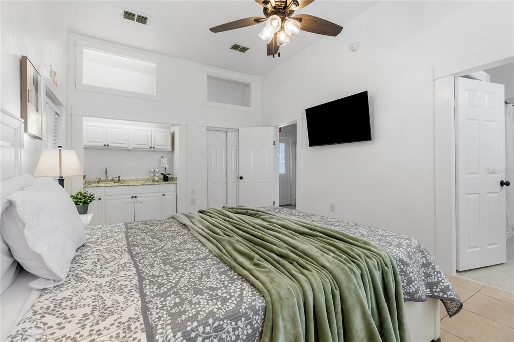 For Sale: $459,900 (5 beds, 3 baths, 1876 Square Feet)