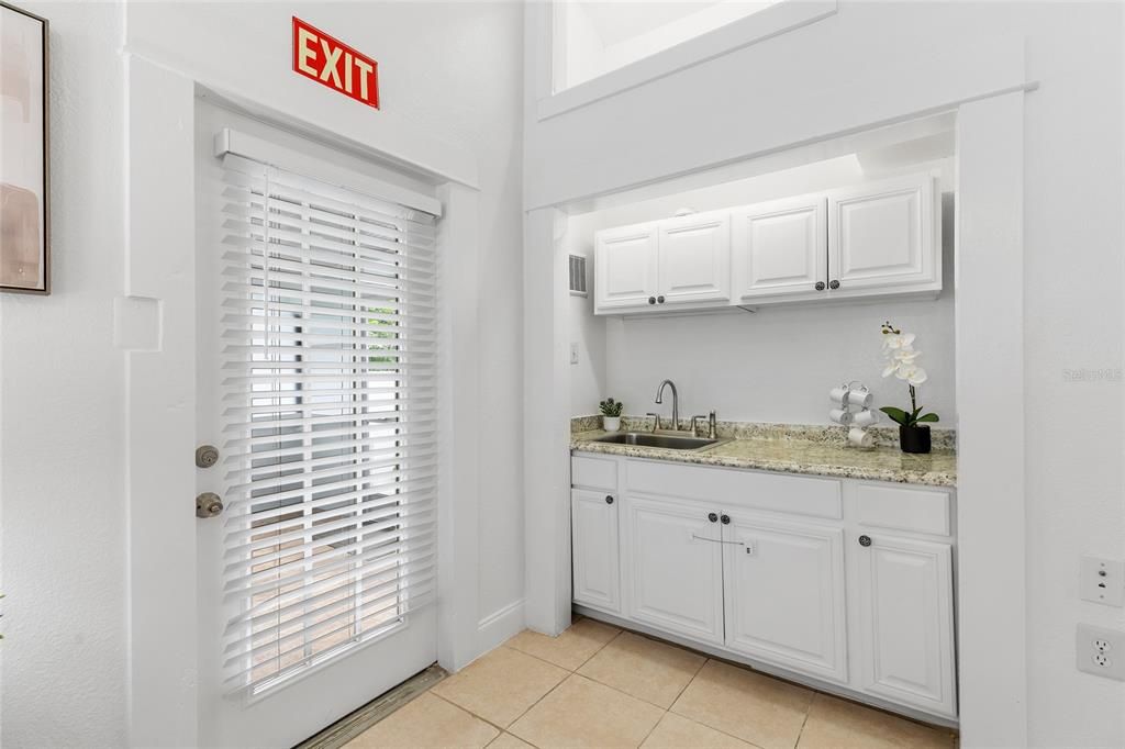 For Sale: $459,900 (5 beds, 3 baths, 1876 Square Feet)