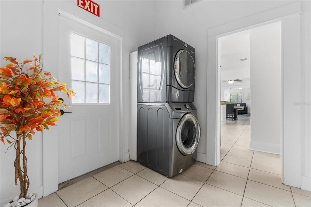 For Sale: $459,900 (5 beds, 3 baths, 1876 Square Feet)