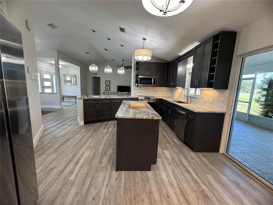 For Rent: $2,600 (2 beds, 2 baths, 1672 Square Feet)