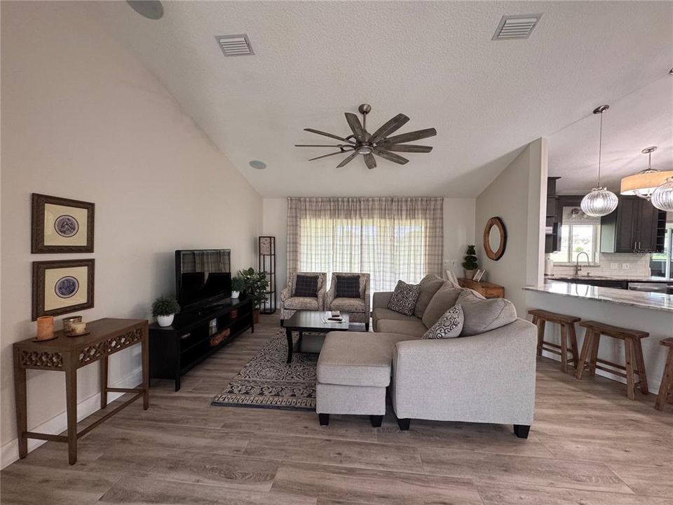 For Rent: $2,600 (2 beds, 2 baths, 1672 Square Feet)