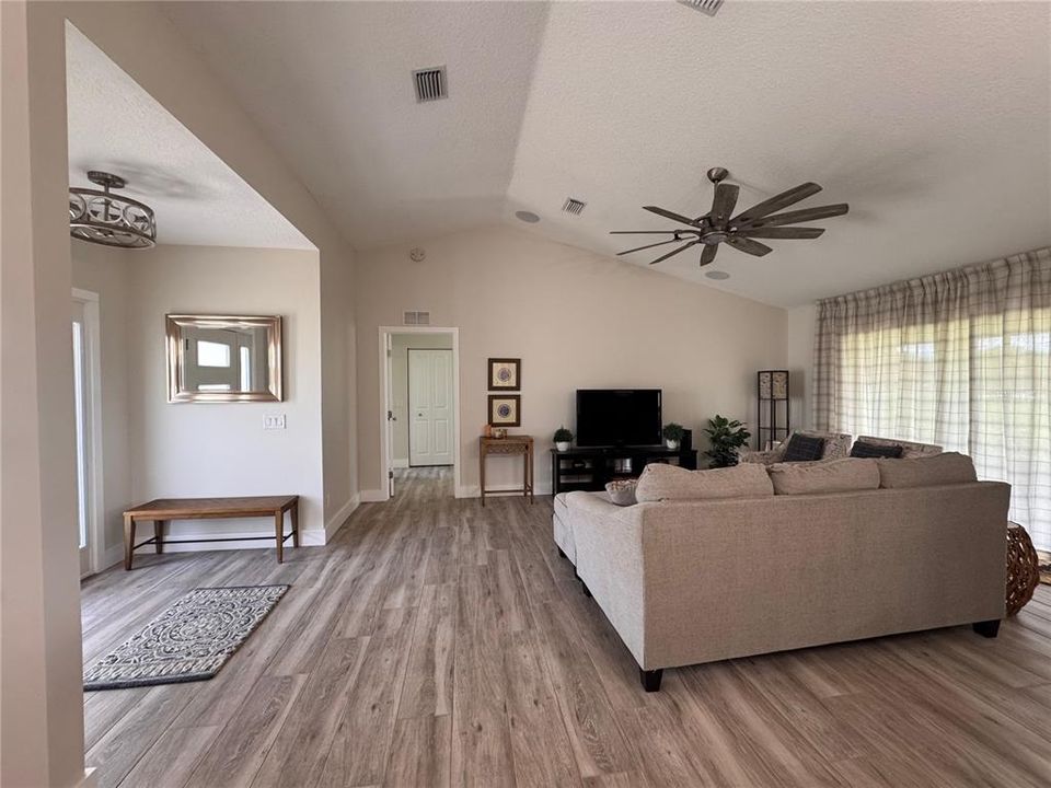 For Rent: $2,600 (2 beds, 2 baths, 1672 Square Feet)