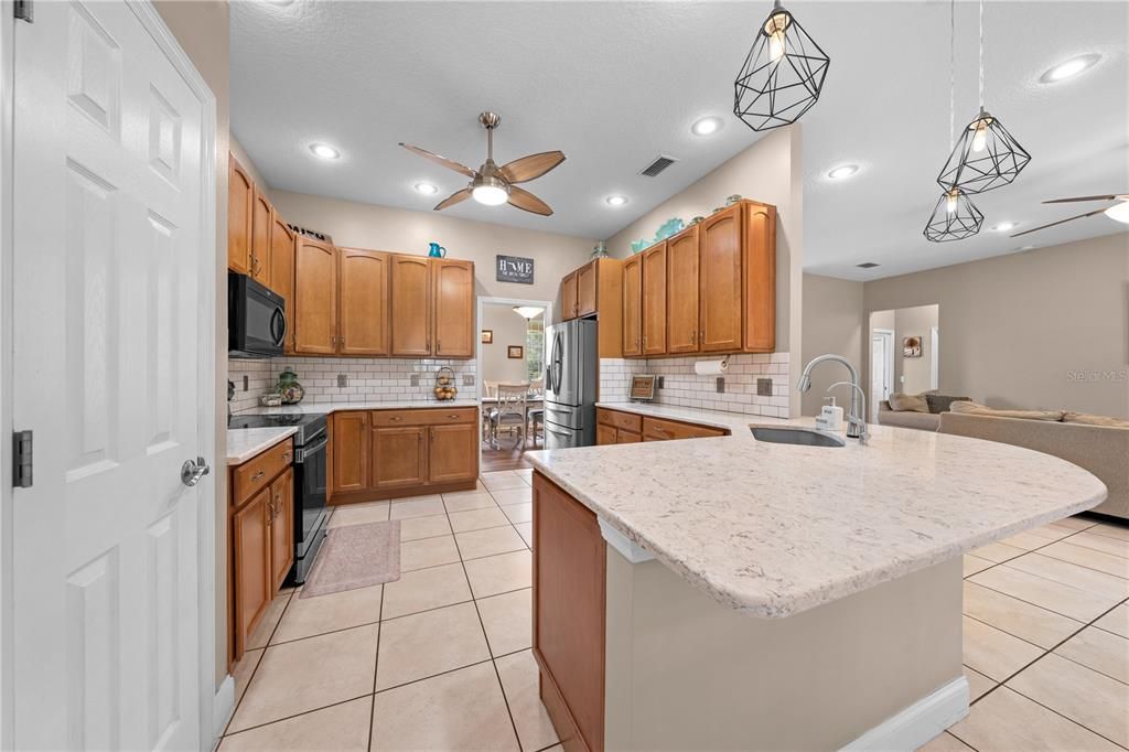 For Sale: $749,000 (4 beds, 3 baths, 2671 Square Feet)