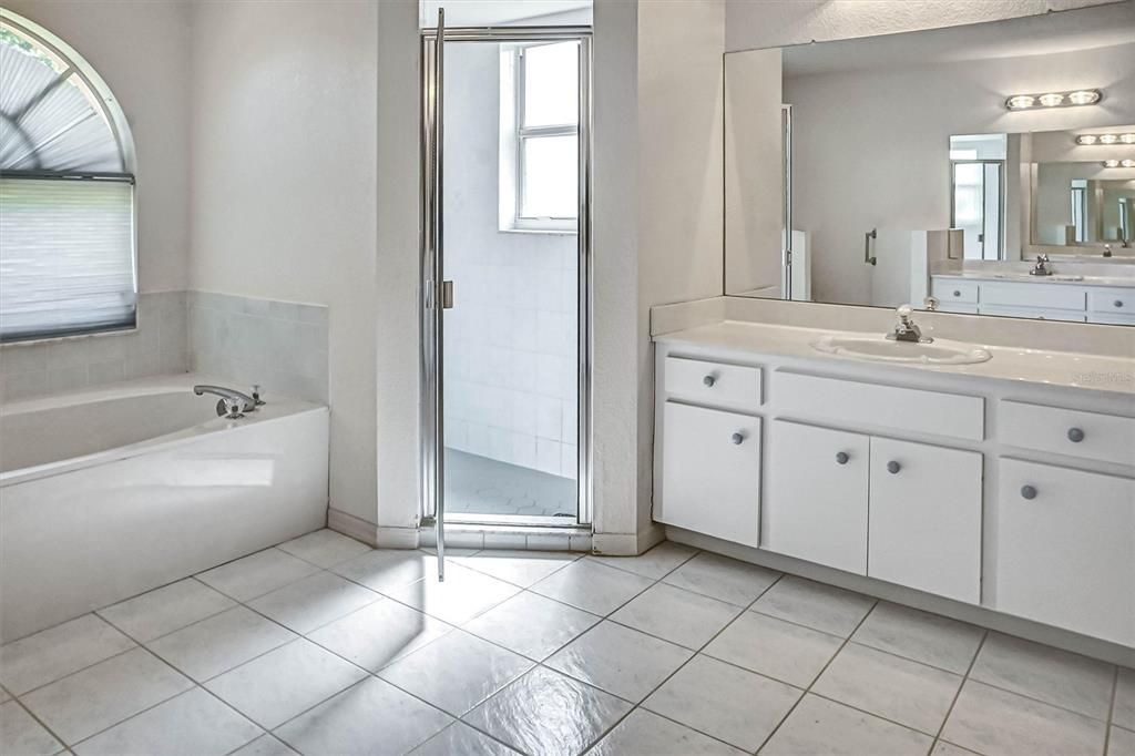 For Sale: $399,000 (4 beds, 2 baths, 2493 Square Feet)