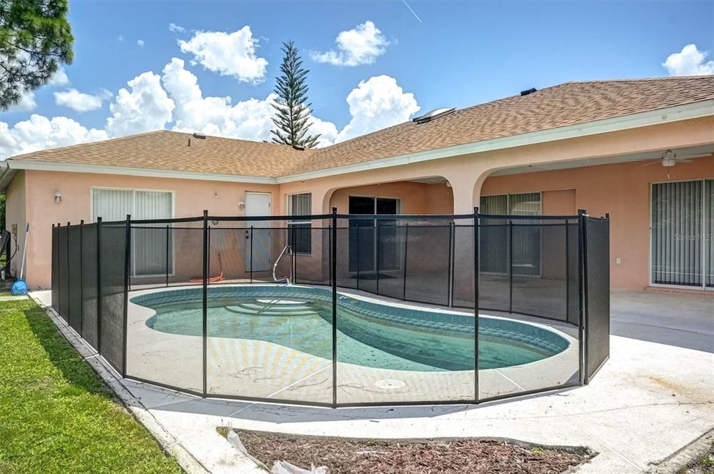 For Sale: $399,000 (4 beds, 2 baths, 2493 Square Feet)