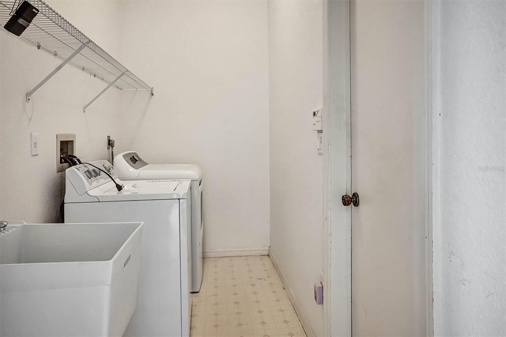 For Sale: $399,000 (4 beds, 2 baths, 2493 Square Feet)