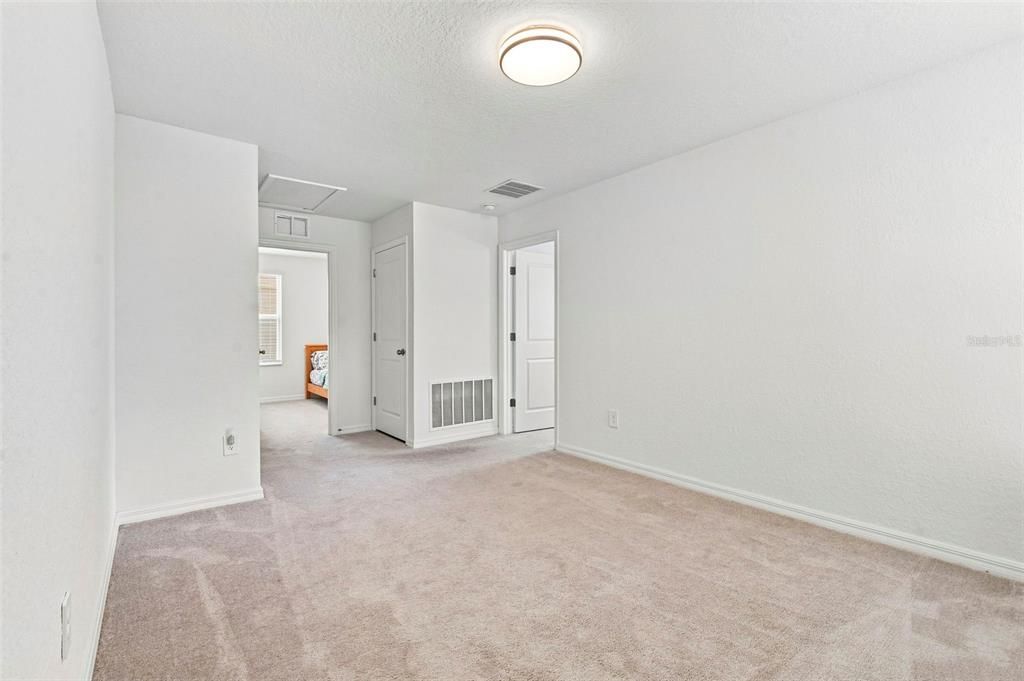 For Sale: $433,300 (5 beds, 2 baths, 2214 Square Feet)