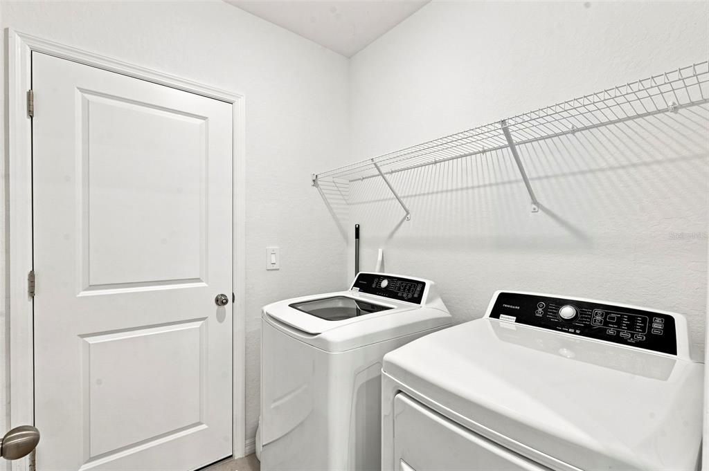 For Sale: $433,300 (5 beds, 2 baths, 2214 Square Feet)