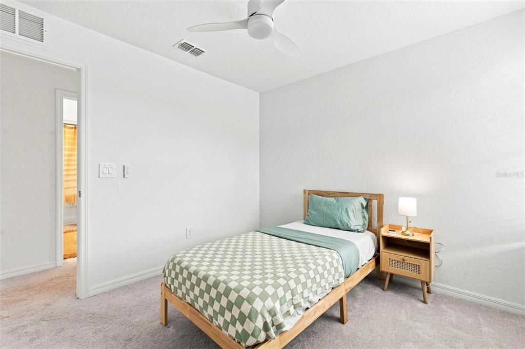 For Sale: $433,300 (5 beds, 2 baths, 2214 Square Feet)