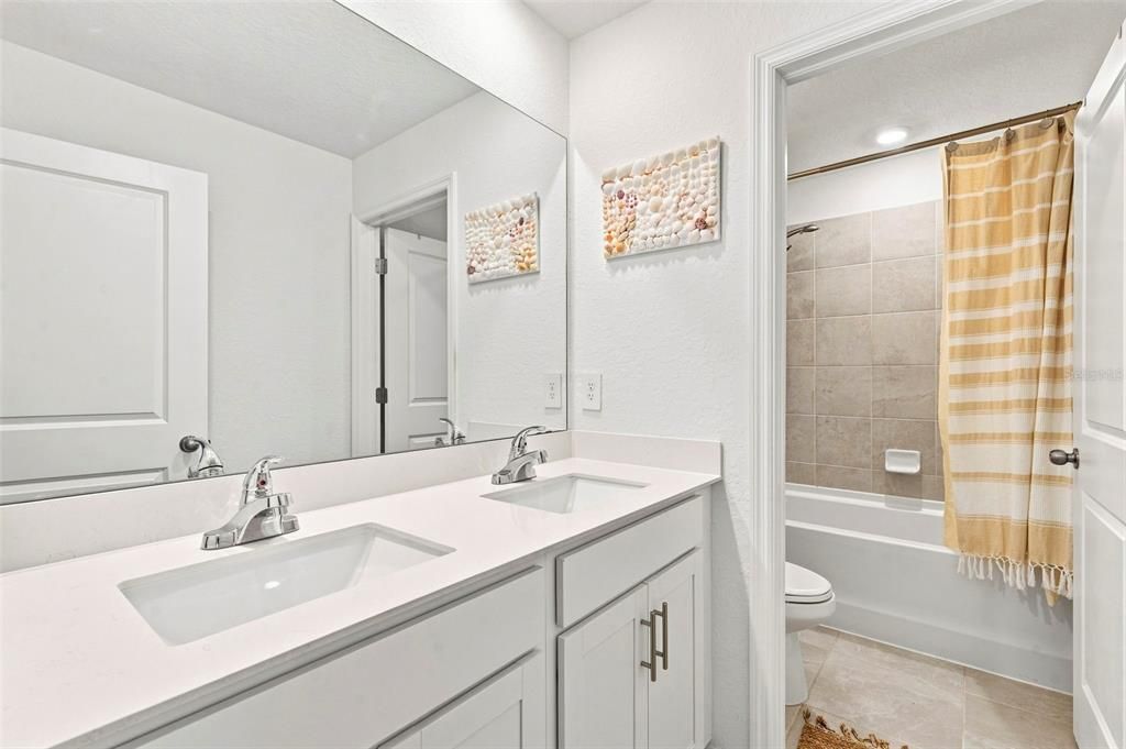 For Sale: $433,300 (5 beds, 2 baths, 2214 Square Feet)