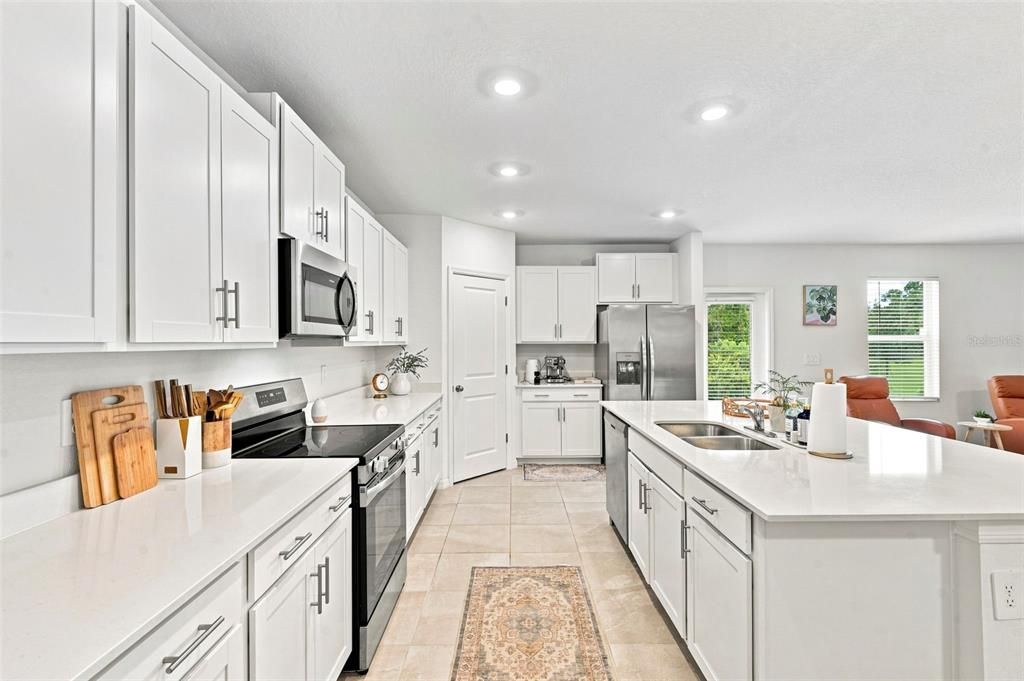 For Sale: $433,300 (5 beds, 2 baths, 2214 Square Feet)
