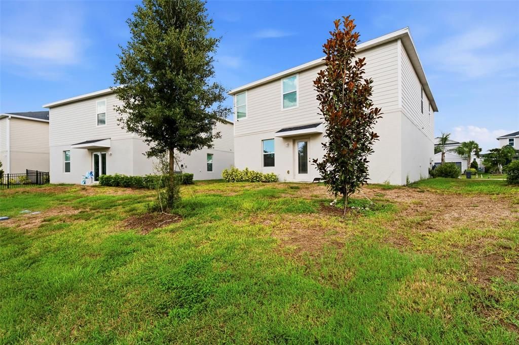 For Sale: $433,300 (5 beds, 2 baths, 2214 Square Feet)