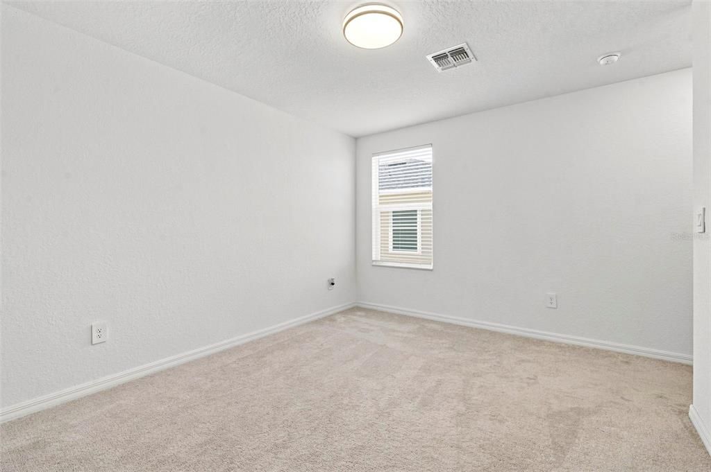 For Sale: $433,300 (5 beds, 2 baths, 2214 Square Feet)