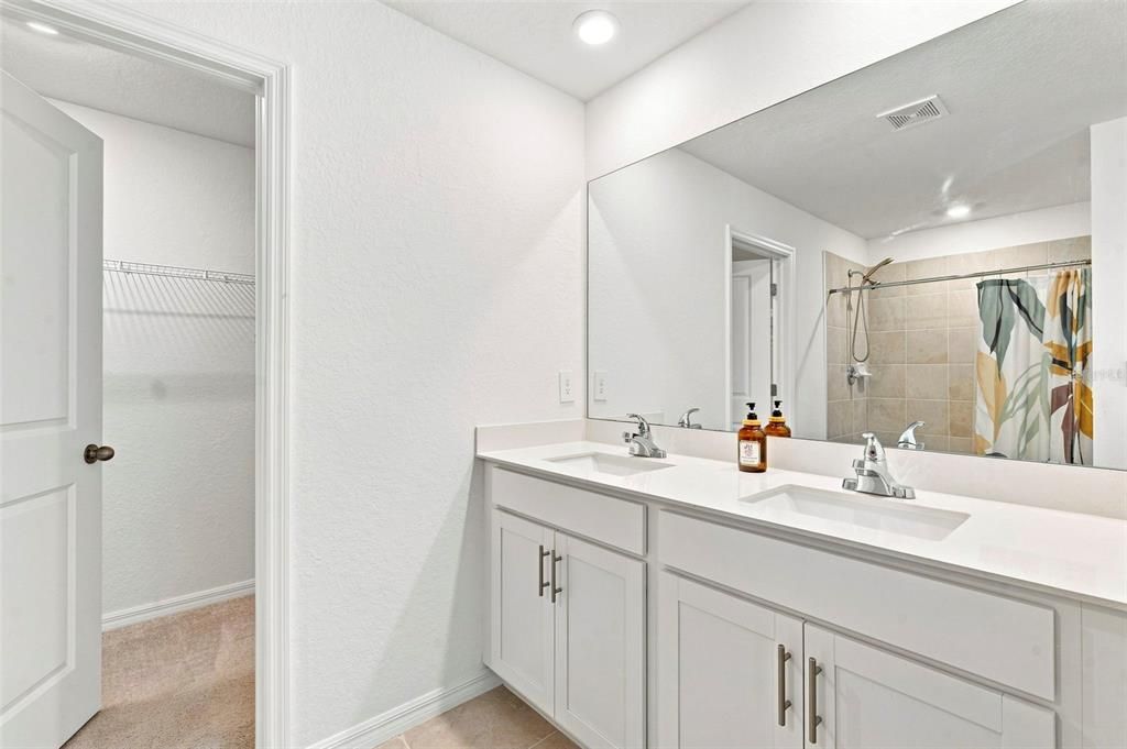 For Sale: $433,300 (5 beds, 2 baths, 2214 Square Feet)