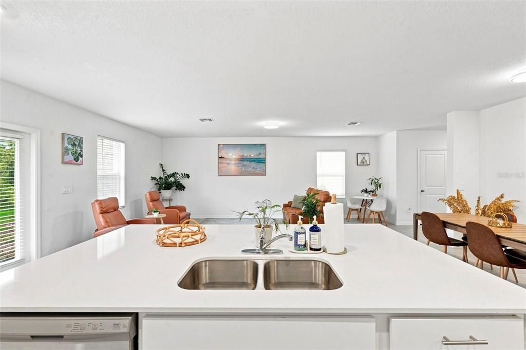 For Sale: $433,300 (5 beds, 2 baths, 2214 Square Feet)